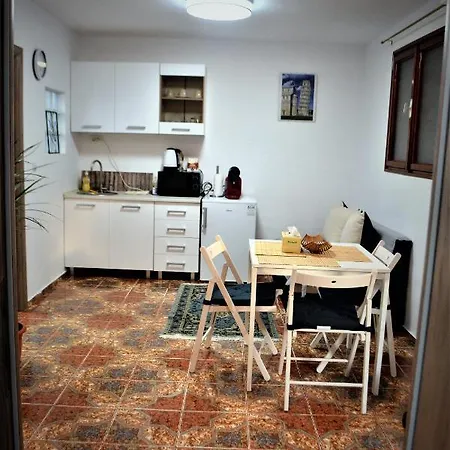 Victor 38 * Bucarest