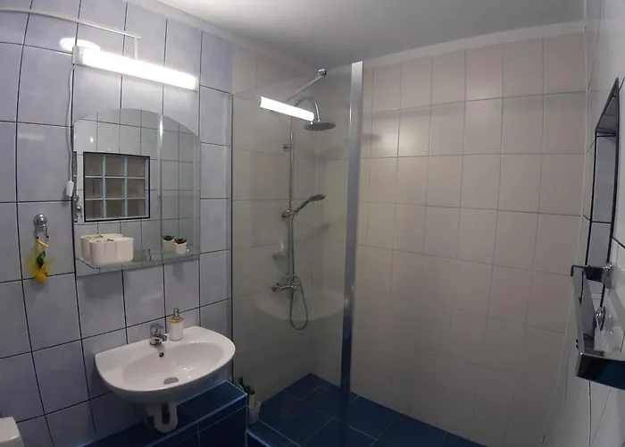 Victor 38 * בוקרשט